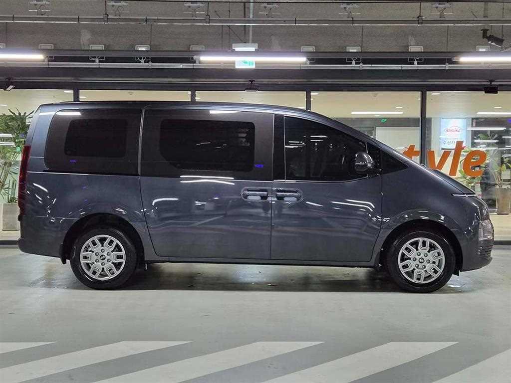 HYUNDAI Staria - Vista 3