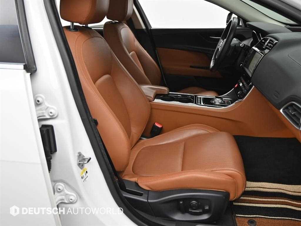 Jaguar XE - Vista 10