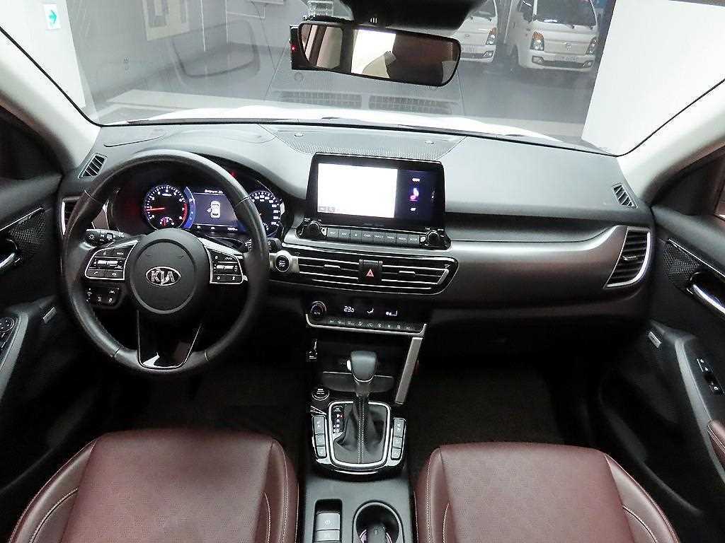 KIA Seltos - Vista 8