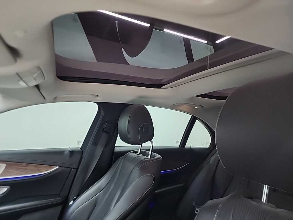 Mercedes Benz E class - Vista 7