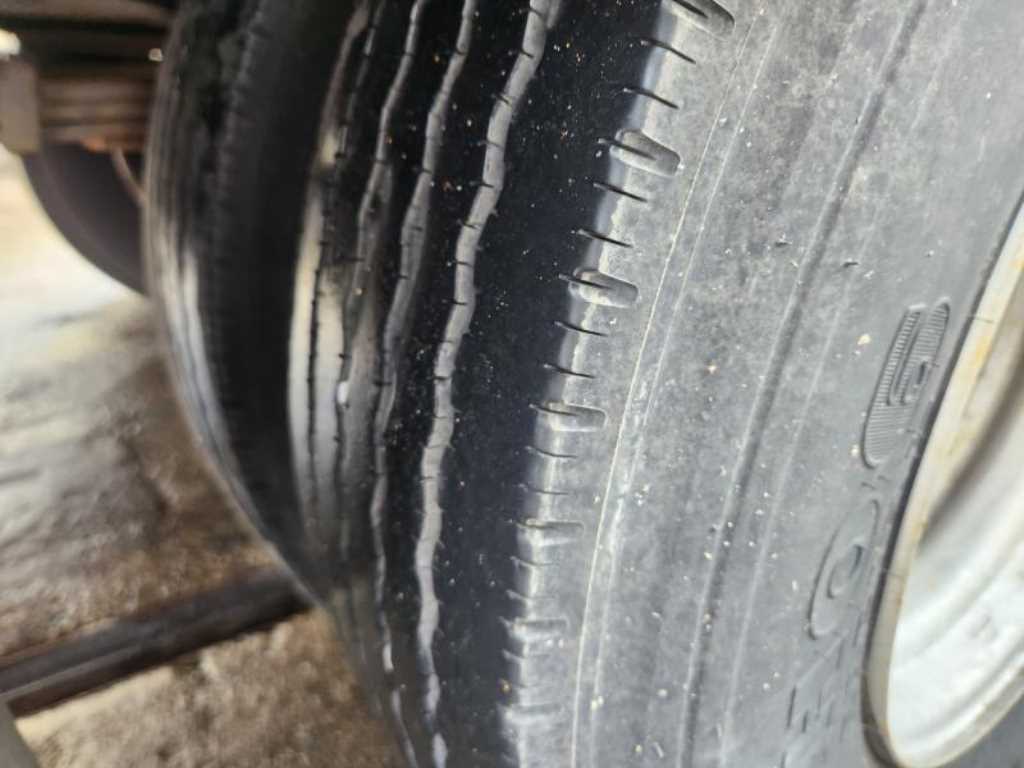 medium and large cargo truck - Vista 5