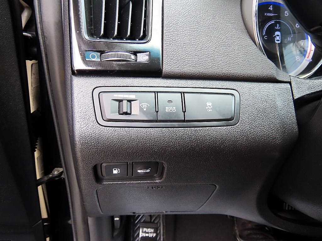 HYUNDAI Sonata - Vista 12