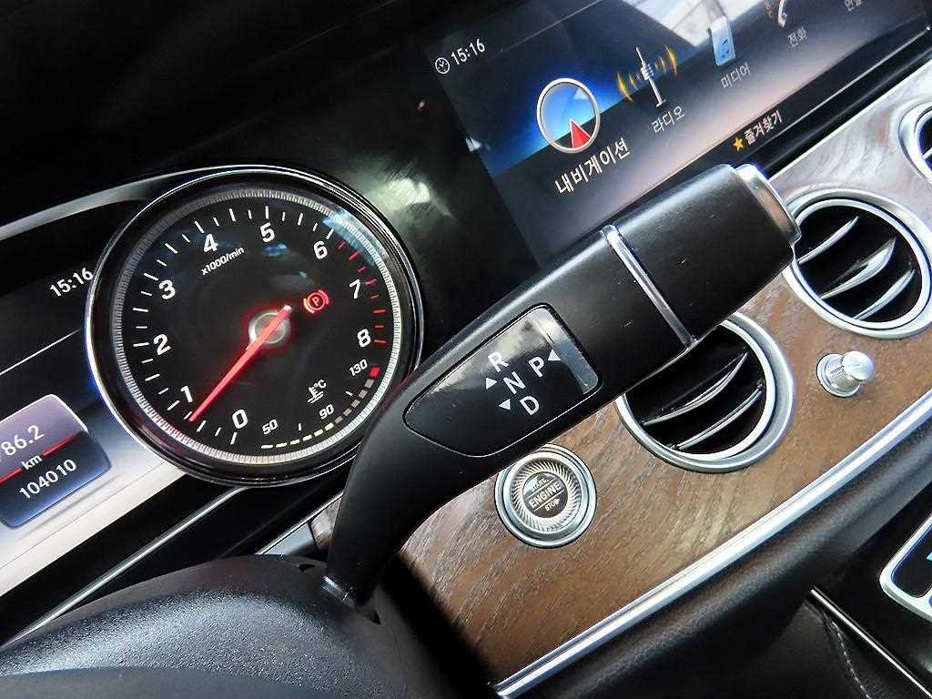 Mercedes Benz E class - Vista 10