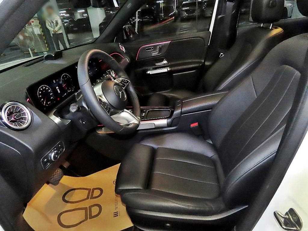 Mercedes Benz GLB Class - Vista 6