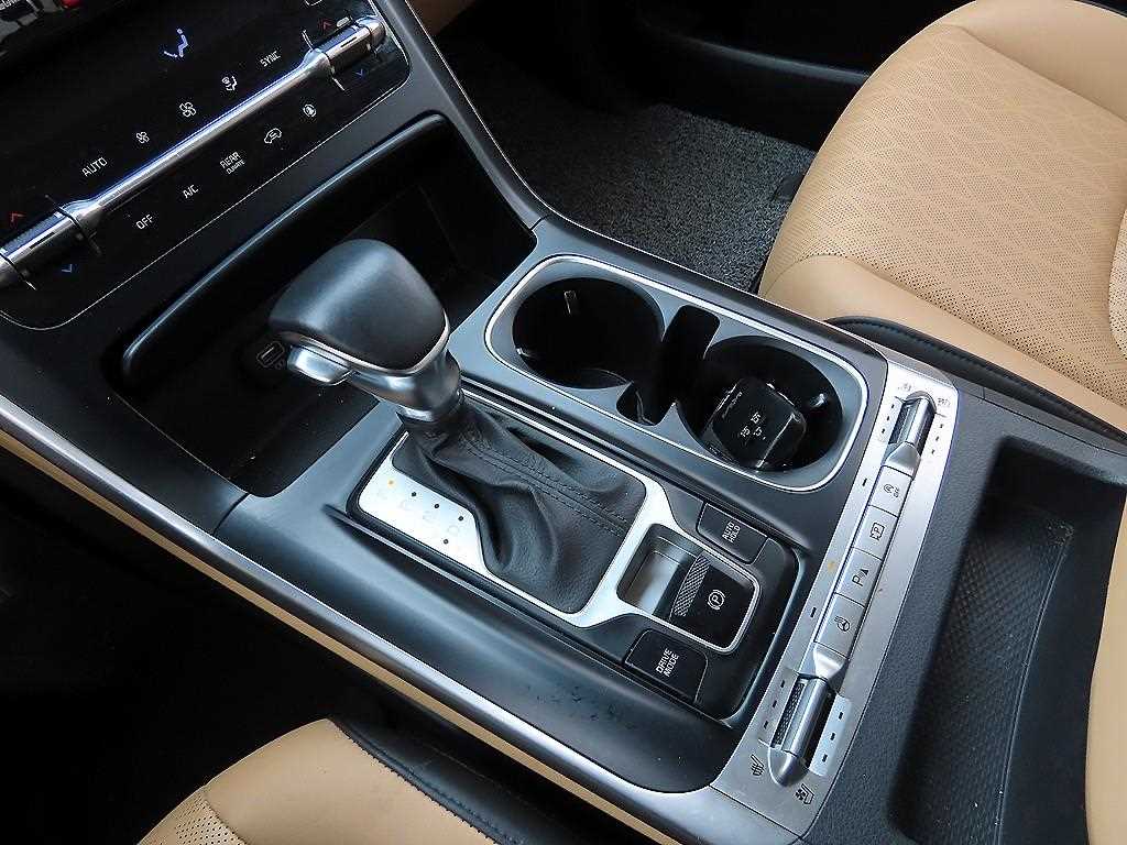 KIA Carnival - Vista 10