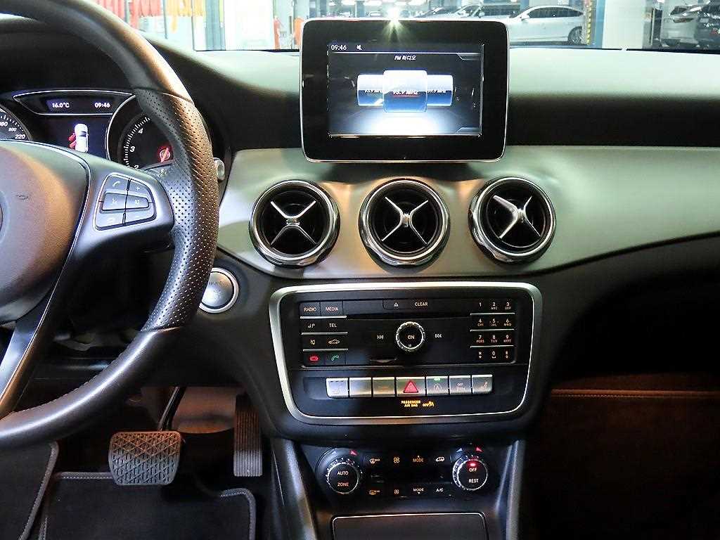 Mercedes Benz GLA Class - Vista 11