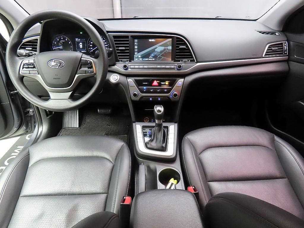 HYUNDAI Avante - Vista 7