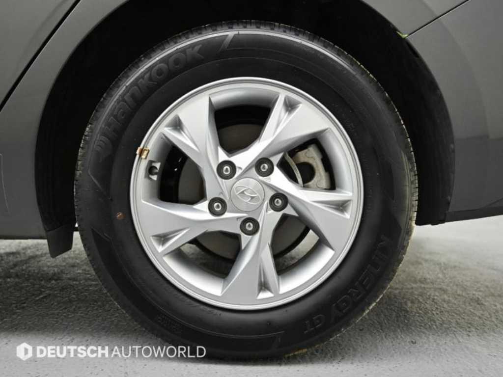 HYUNDAI Avante - Vista 5