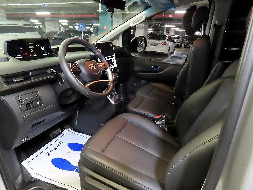 HYUNDAI Staria - Vista 10