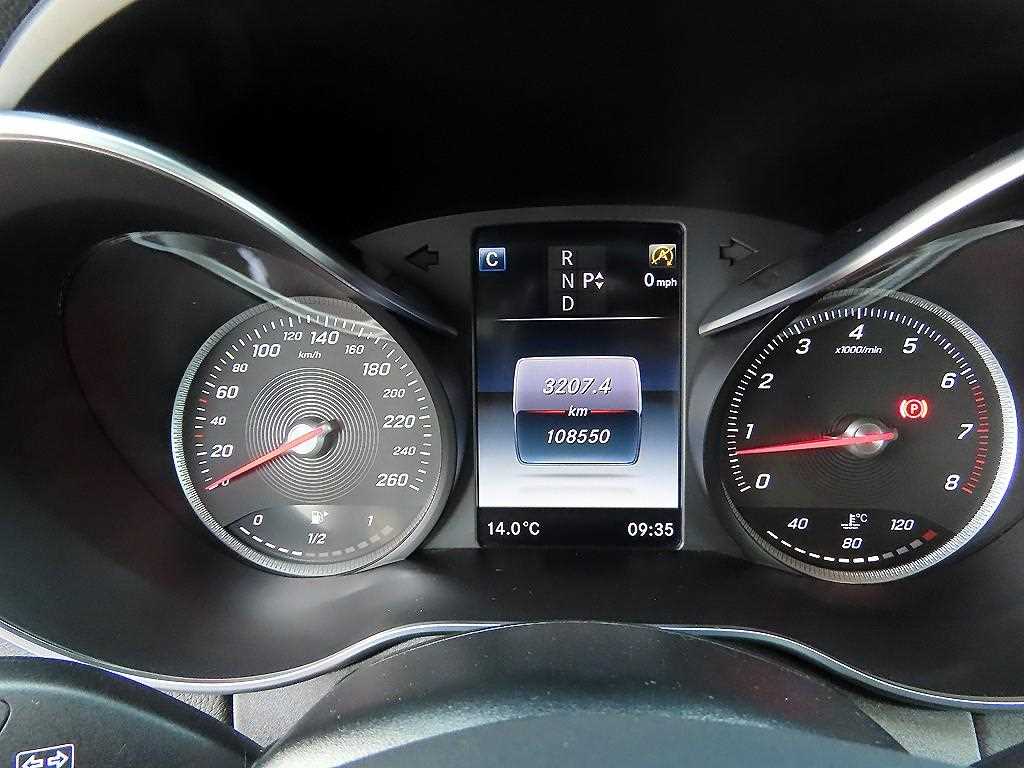 Mercedes Benz C Class - Vista 9