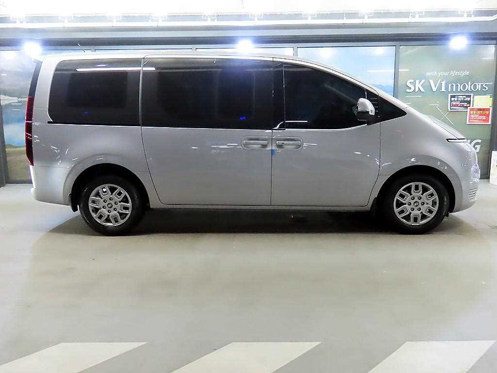 HYUNDAI Staria - Vista 3