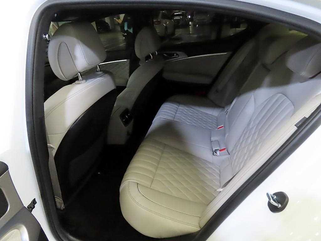 Genesis G70 - Vista 7