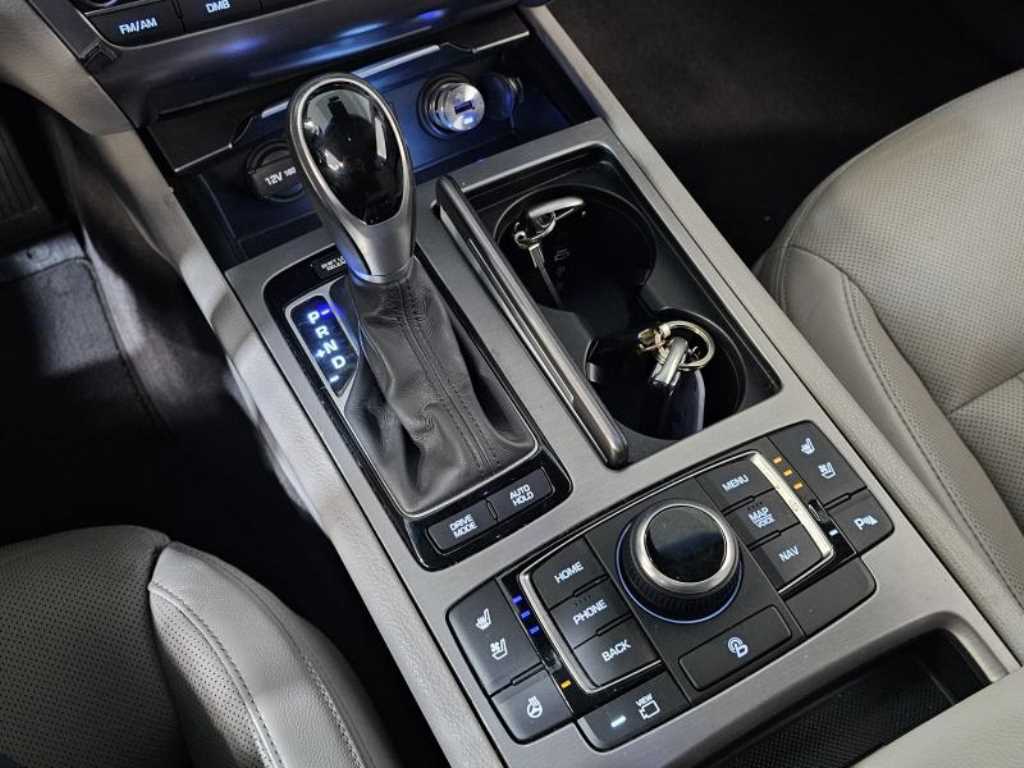 HYUNDAI Genesis - Vista 10