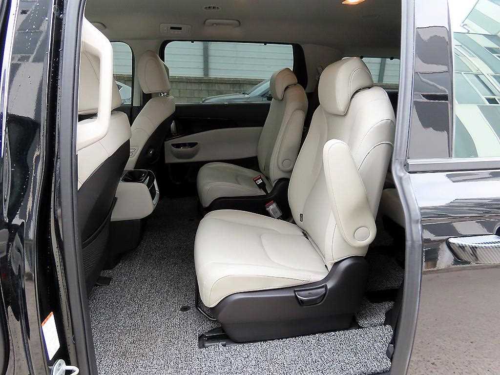 KIA Carnival - Vista 6
