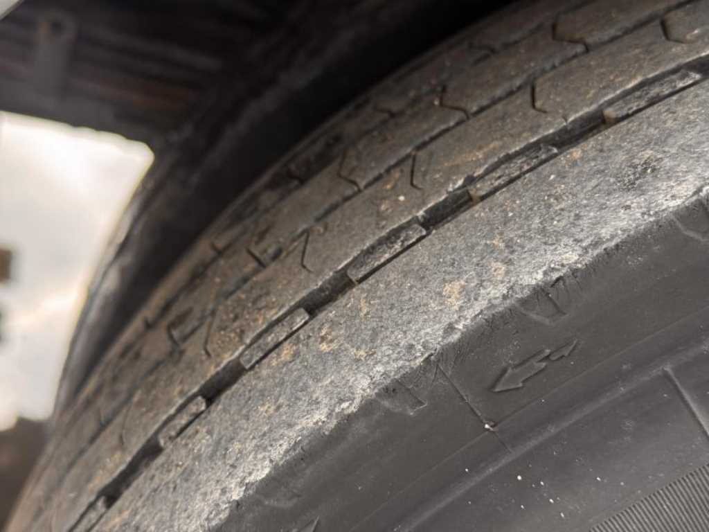 medium and large cargo truck - Vista 6