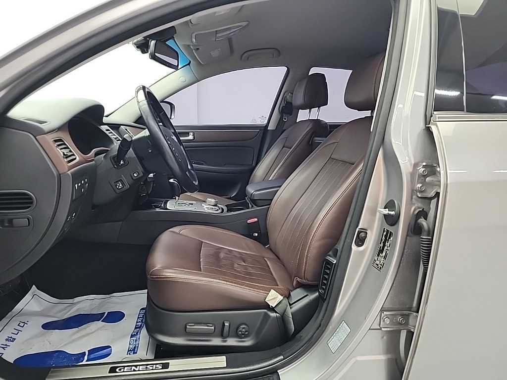 HYUNDAI Genesis - Vista 11