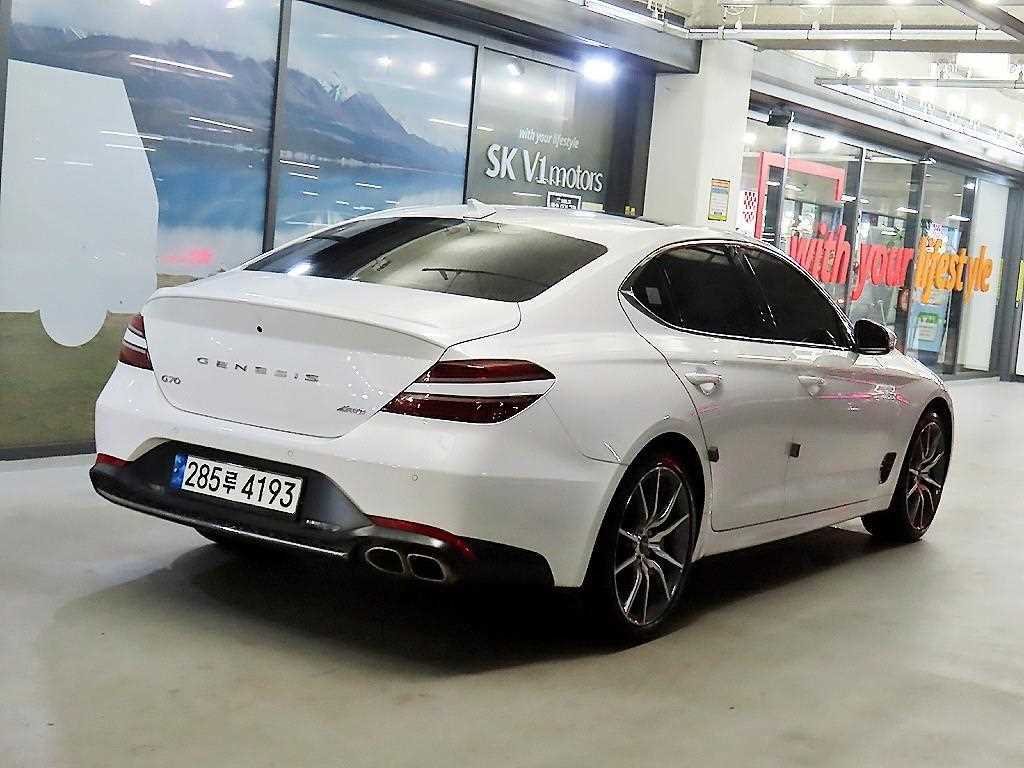 Genesis G70 - Vista 4