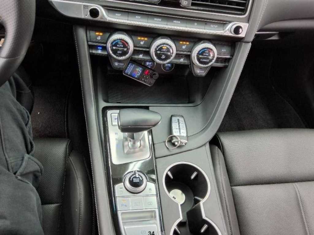 Genesis G70 - Vista 8