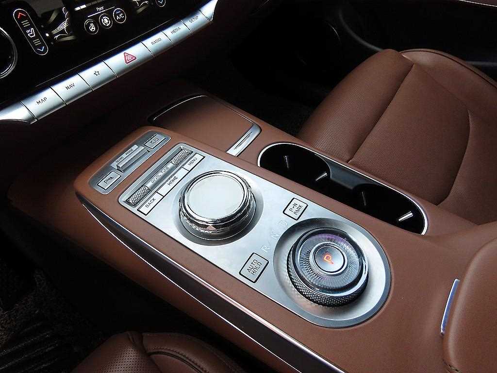 Genesis GV70 - Vista 11