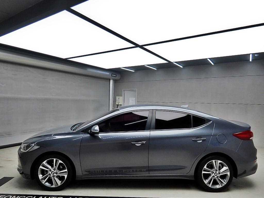 HYUNDAI Avante - Vista 4