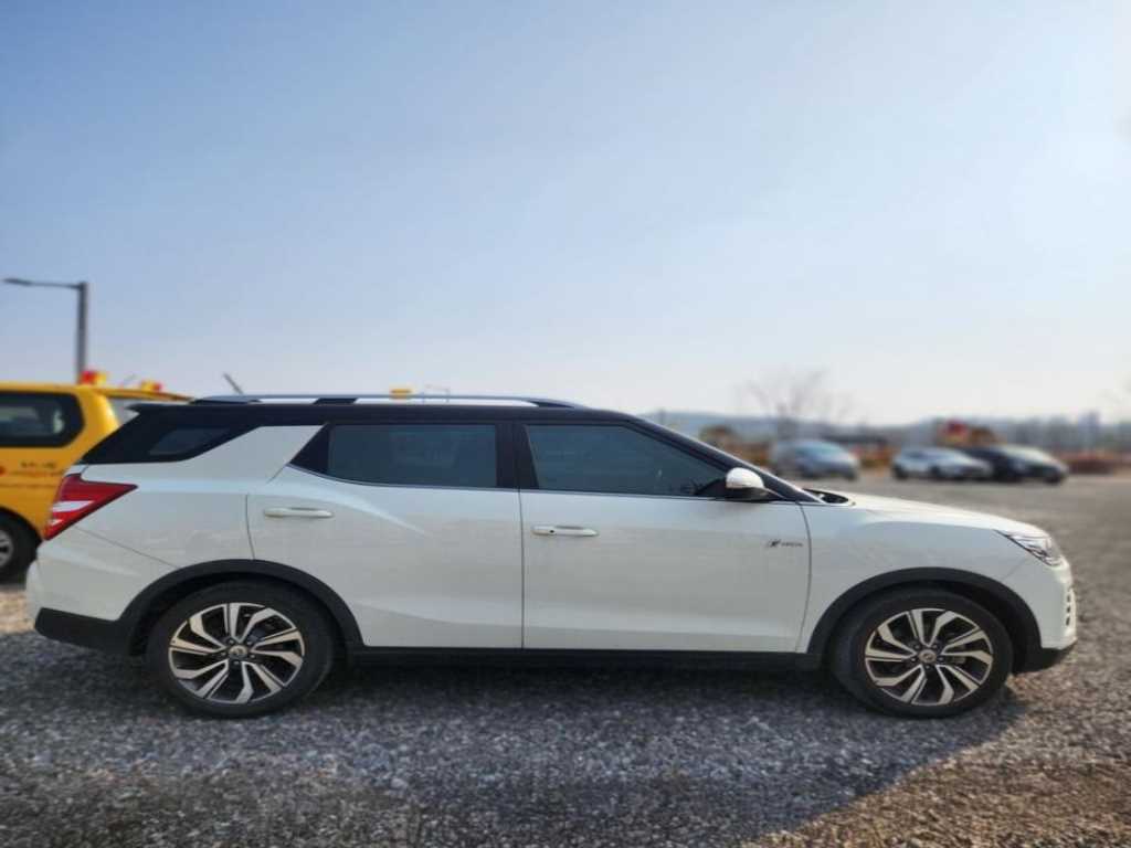 Ssangyong Tivoli - Vista 4