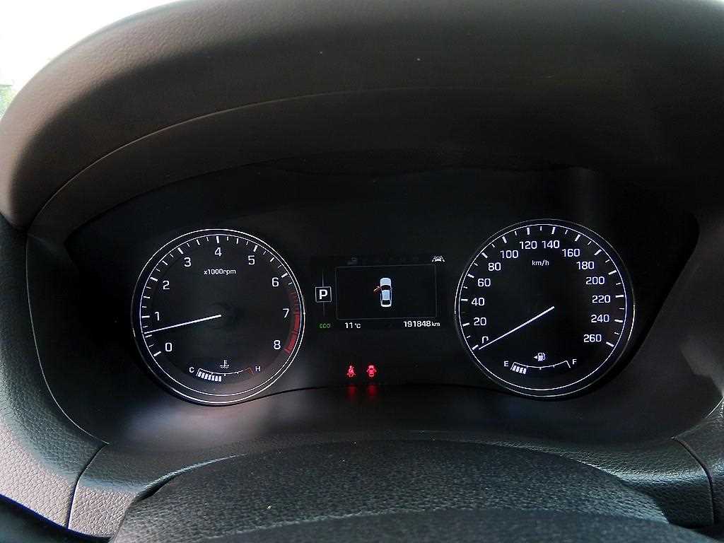 HYUNDAI Genesis - Vista 9