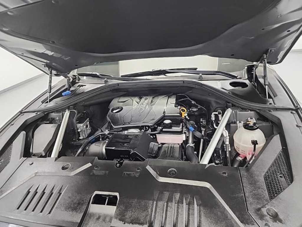 Genesis GV70 - Vista 5