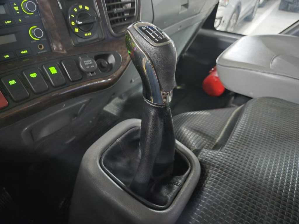 medium and large bus Hyundai bus - Vista 6