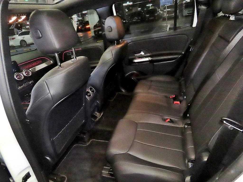 Mercedes Benz GLB Class - Vista 7