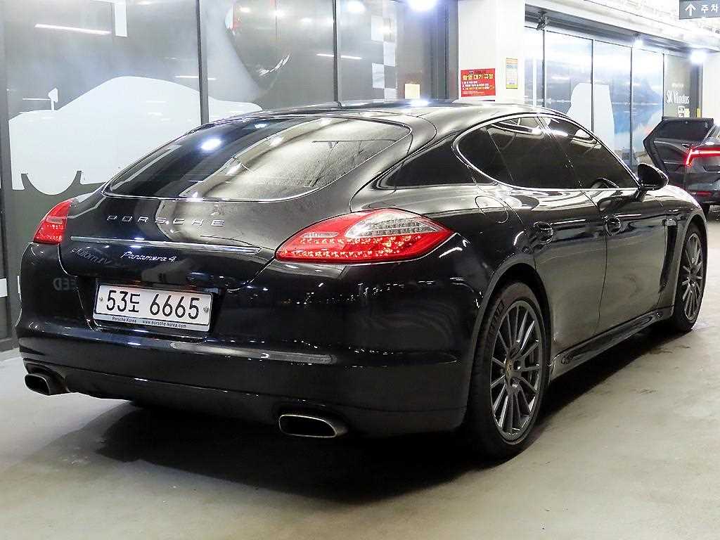 Porsche Panamera - Vista 4