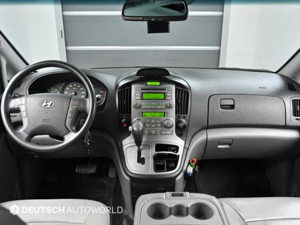 HYUNDAI Starex - Vista 7