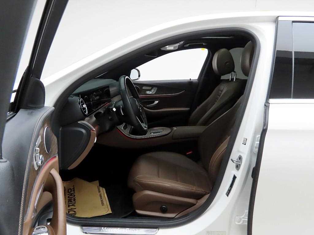 Mercedes Benz E class - Vista 12