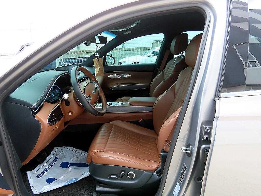 Genesis GV70 - Vista 5