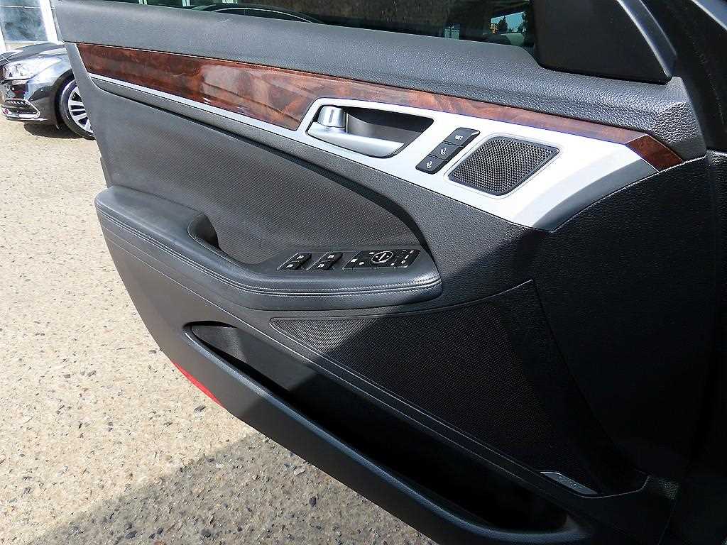 HYUNDAI Genesis - Vista 12