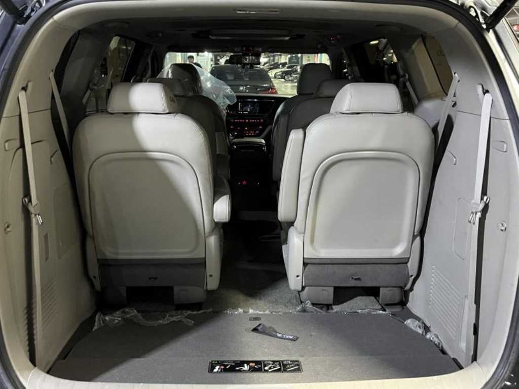 KIA Carnival - Vista 4