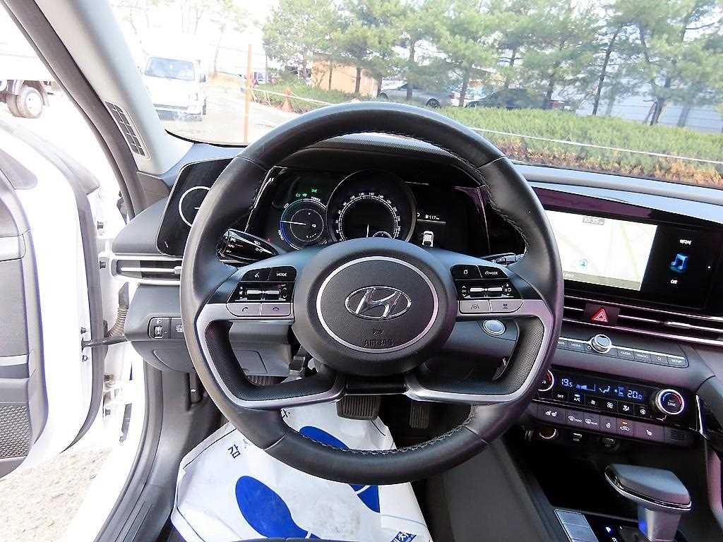 HYUNDAI Avante - Vista 8