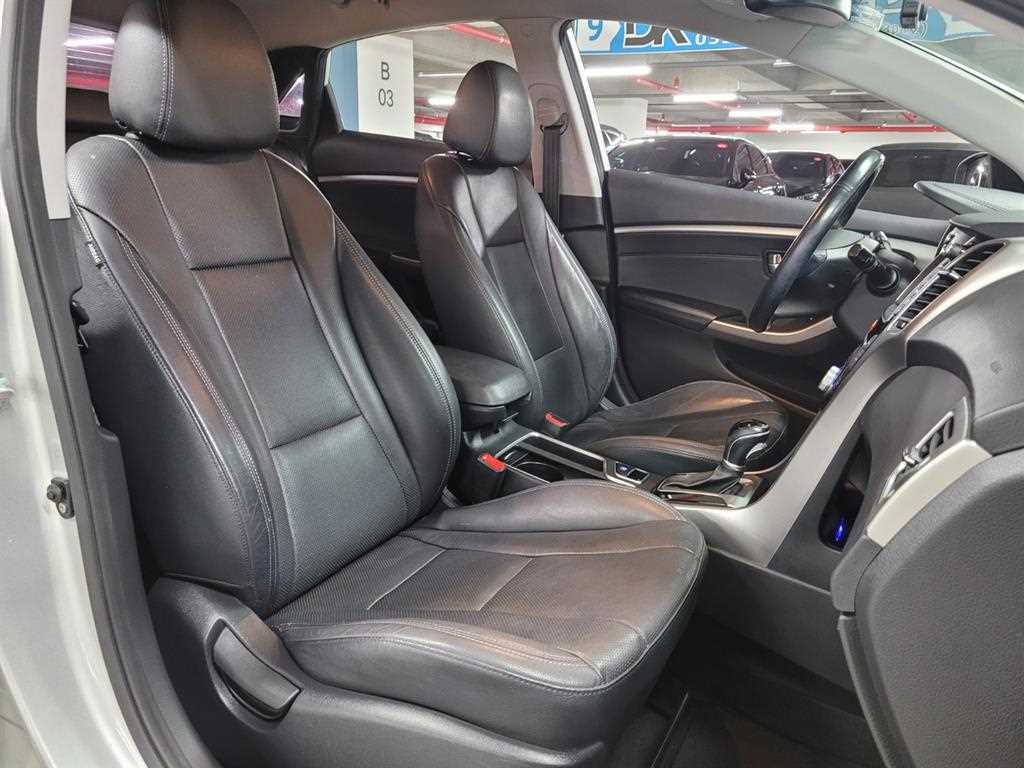 HYUNDAI i30 - Vista 7