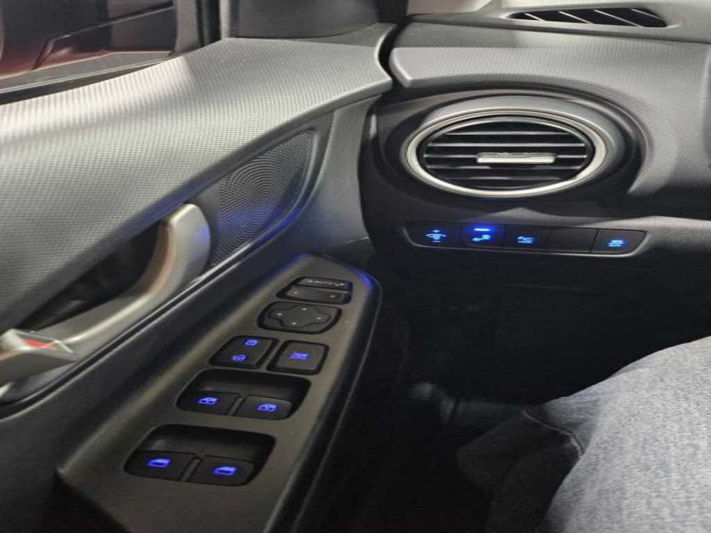 HYUNDAI Kona - Vista 5