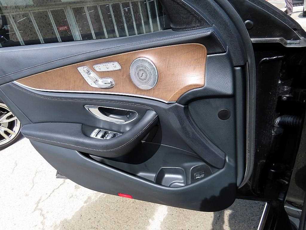 Mercedes Benz E class - Vista 12