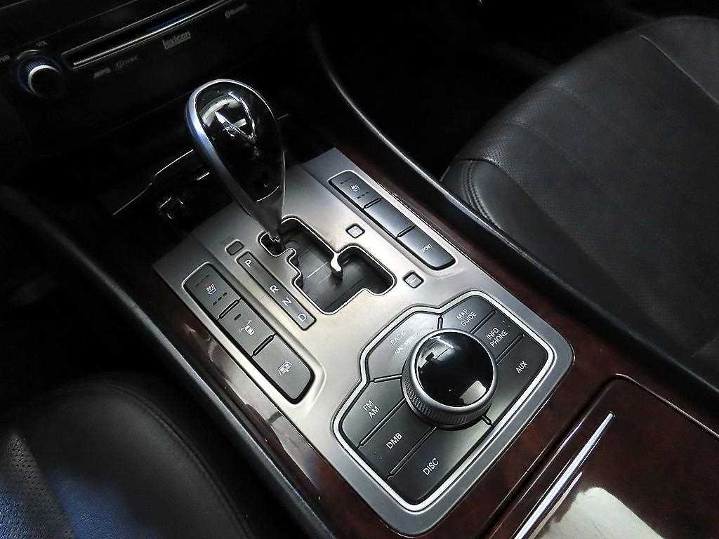 HYUNDAI Equus - Vista 12