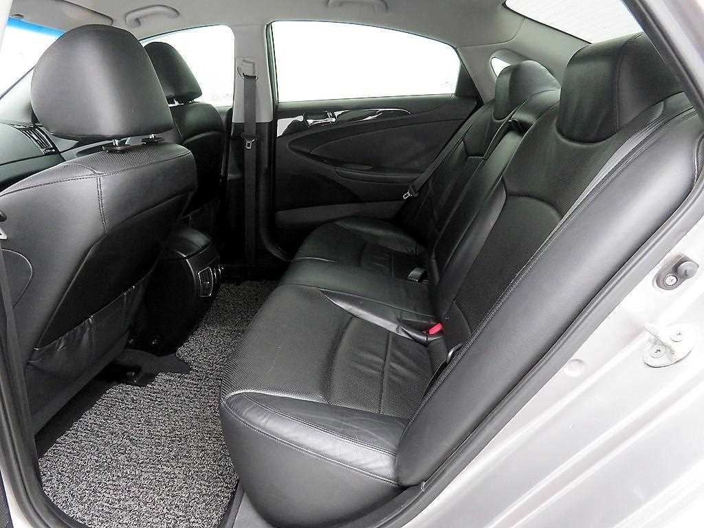 HYUNDAI Sonata - Vista 6