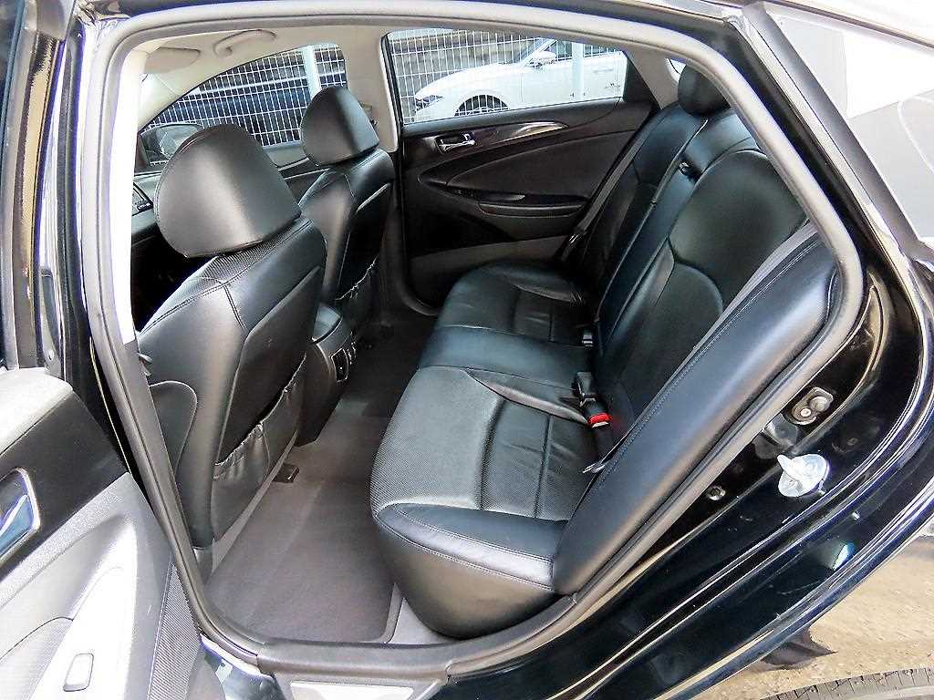 HYUNDAI Sonata - Vista 6