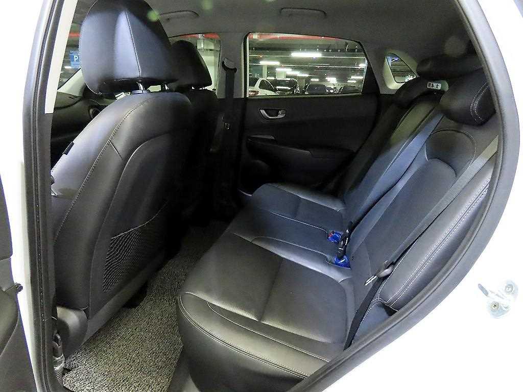 HYUNDAI Kona - Vista 7