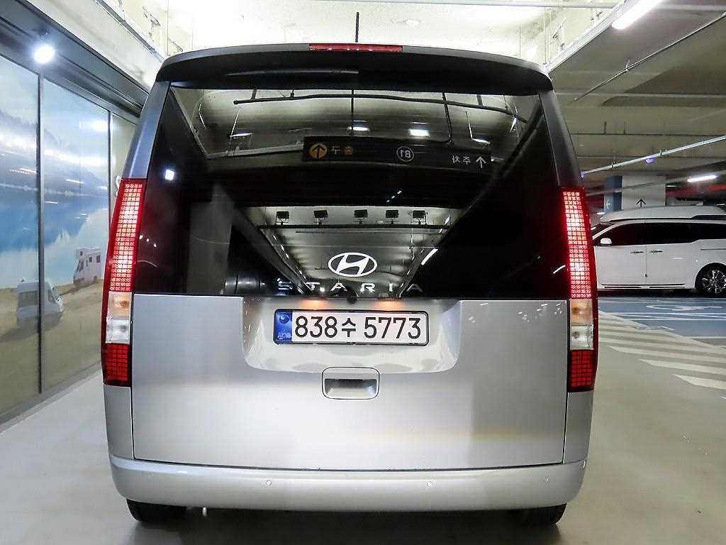 HYUNDAI Staria - Vista 5