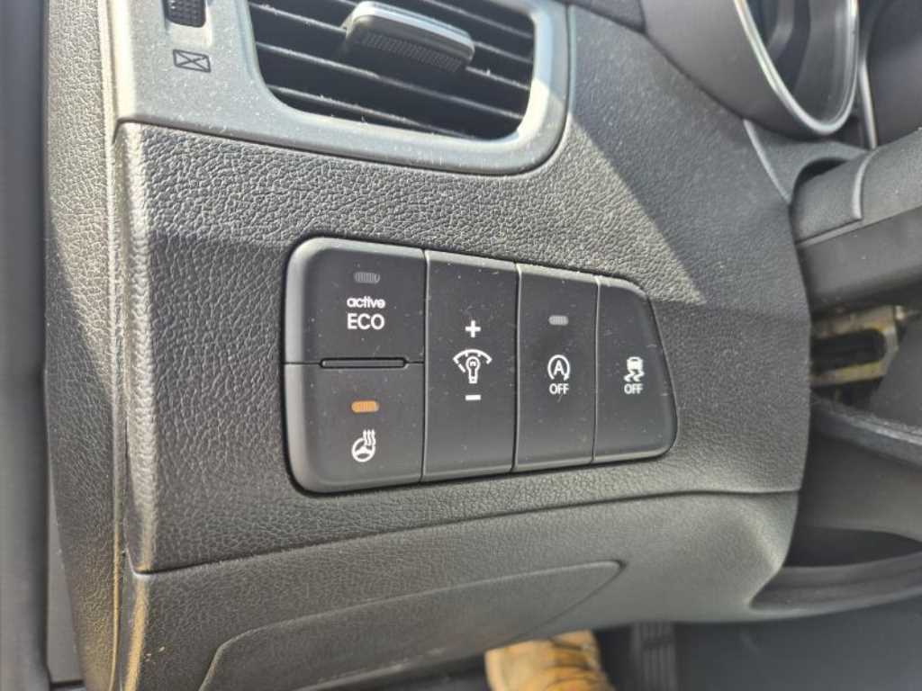 HYUNDAI Avante - Vista 9