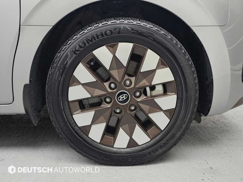 HYUNDAI Staria - Vista 5