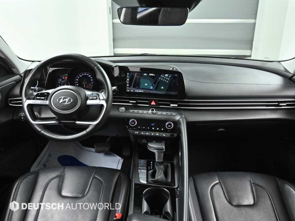 HYUNDAI Avante - Vista 10