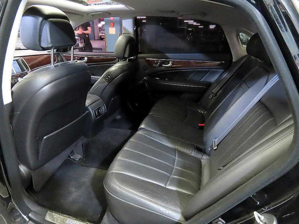 HYUNDAI Equus - Vista 7