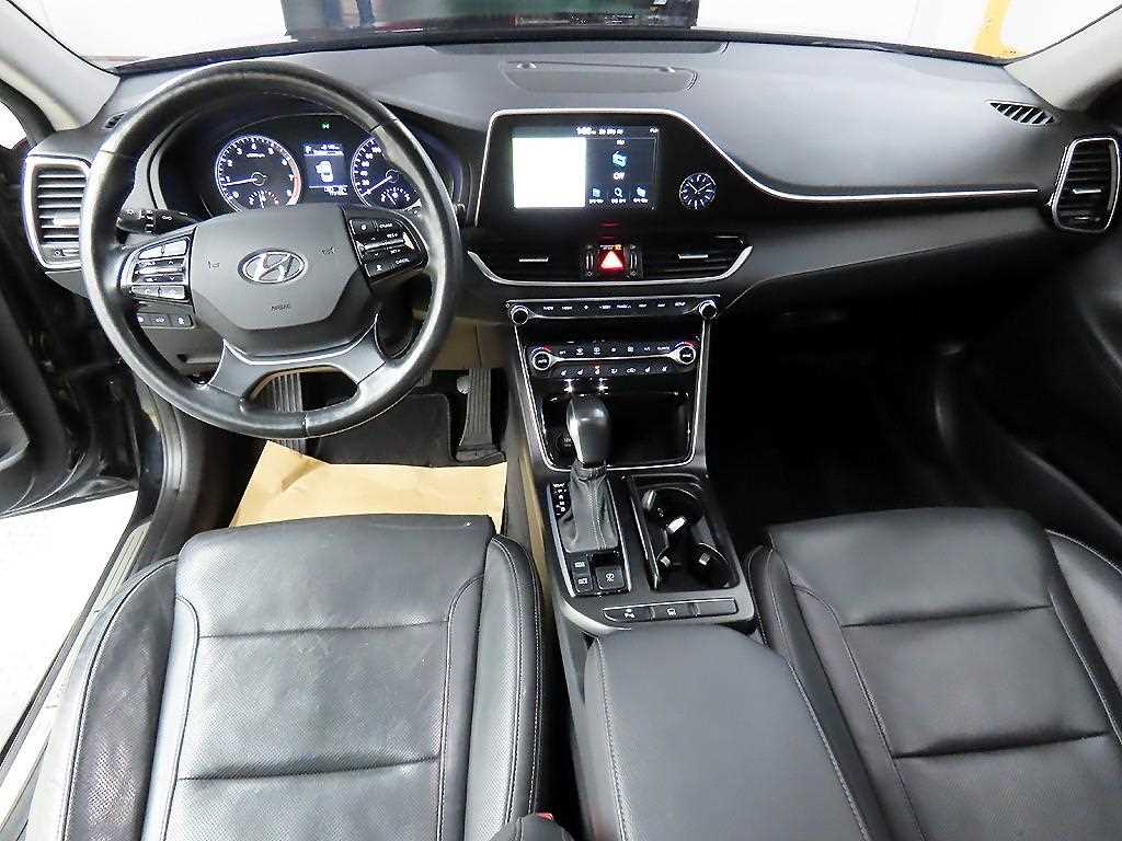 HYUNDAI Grandeur - Vista 7