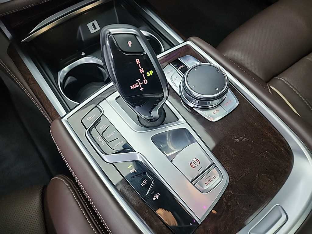 BMW 7 Series - Vista 8